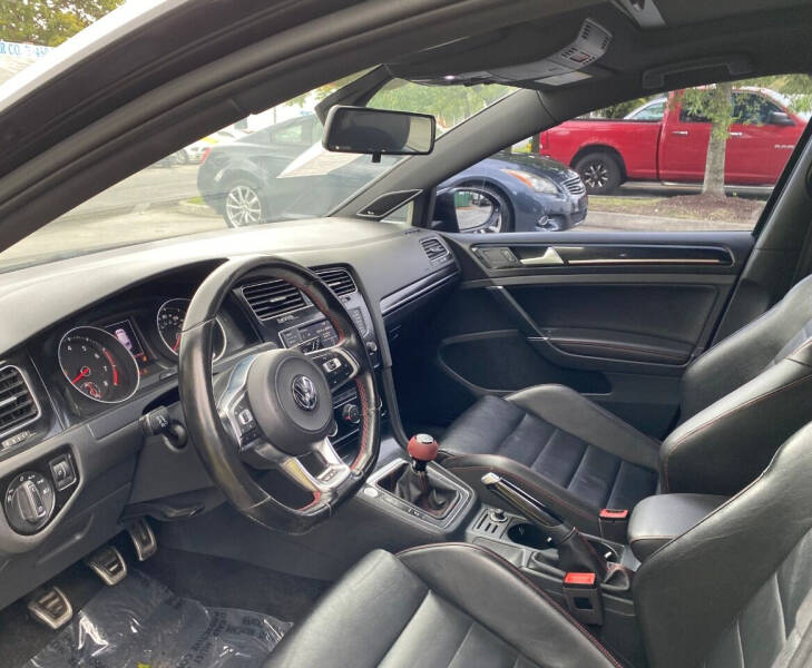 2017 Volkswagen Golf GTI SE