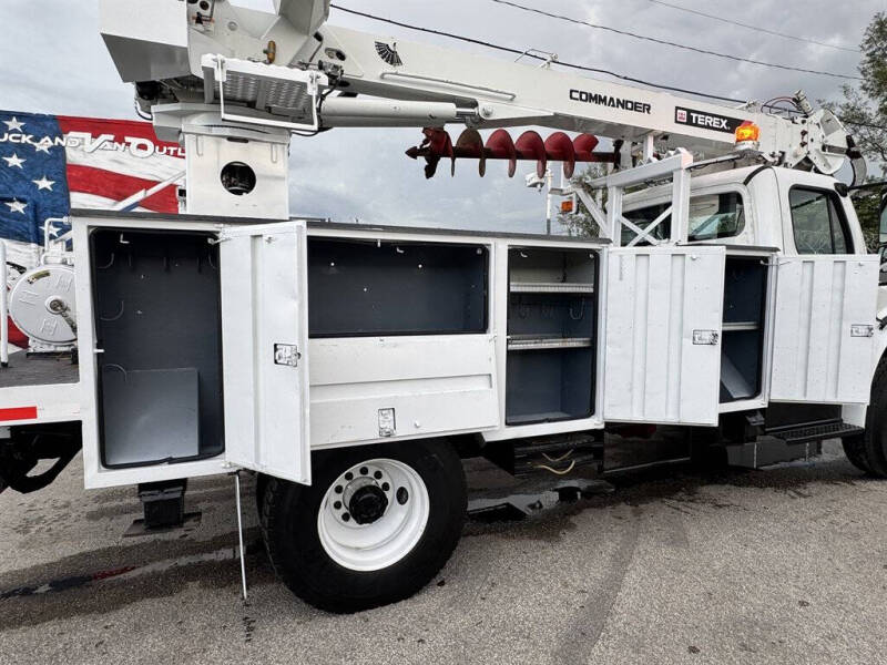 2017 Freightliner M2 106