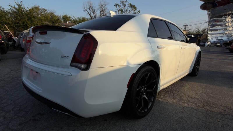 2019 Chrysler 300 Touring