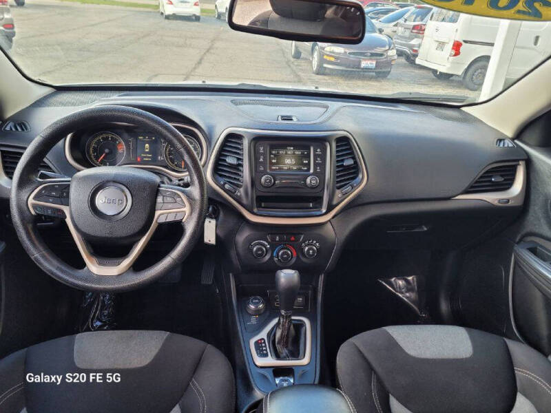 2016 Jeep Cherokee Sport