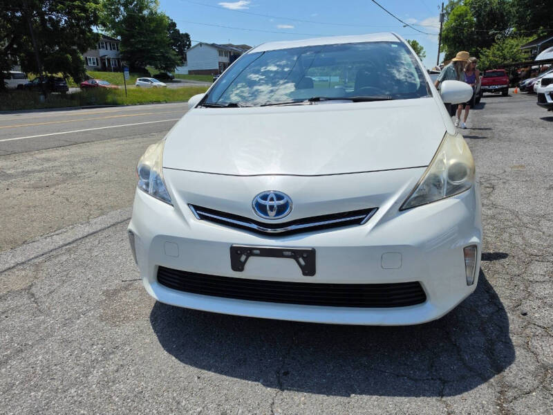 2014 Toyota Prius v Three