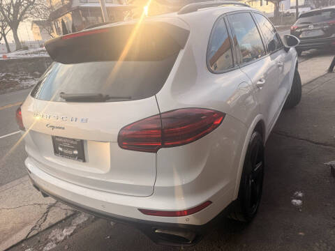 2017 Porsche Cayenne Platinum Edition