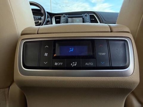 2015 Toyota Highlander LE