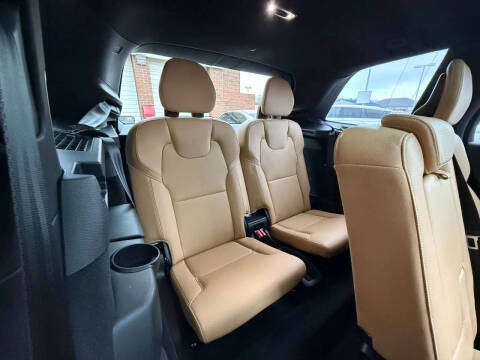 2018 Volvo XC90 T6 Momentum