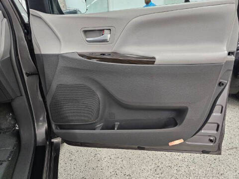 2017 Toyota Sienna XLE 7-Passenger