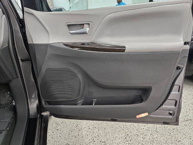 2017 Toyota Sienna XLE 7-Passenger