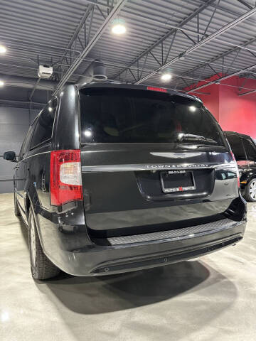 2013 Chrysler Town and Country Touring