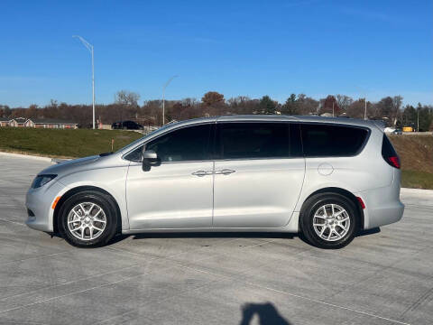 2022 Chrysler Voyager LX