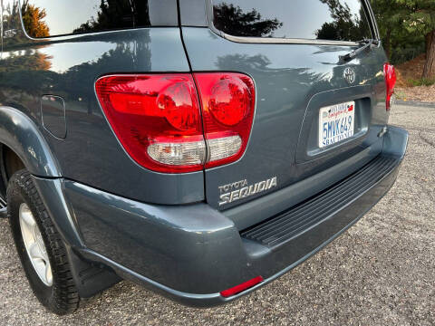 2005 Toyota Sequoia SR5