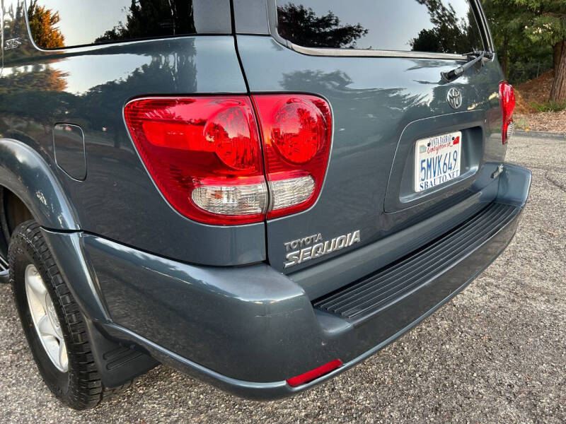 2005 Toyota Sequoia SR5