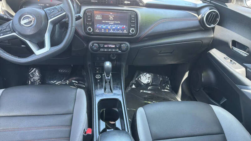 2022 Nissan Kicks SR