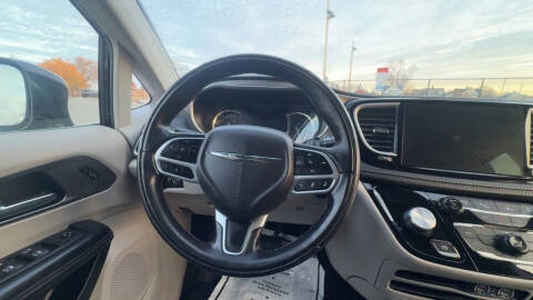 2022 Chrysler Pacifica Hybrid Touring L