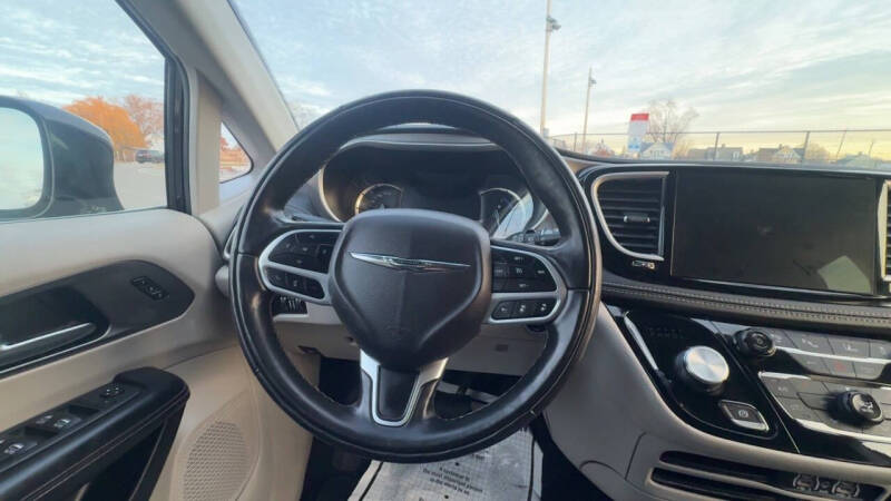 2022 Chrysler Pacifica Hybrid Touring L