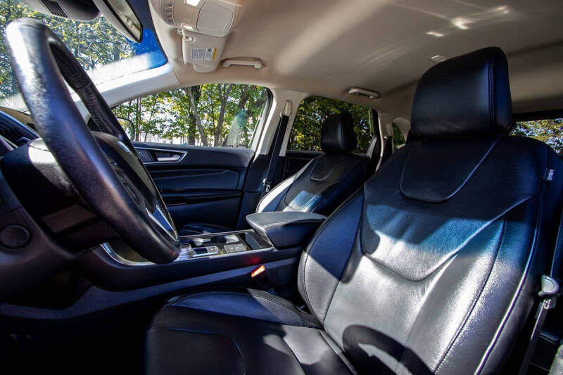 2020 Ford Edge Titanium