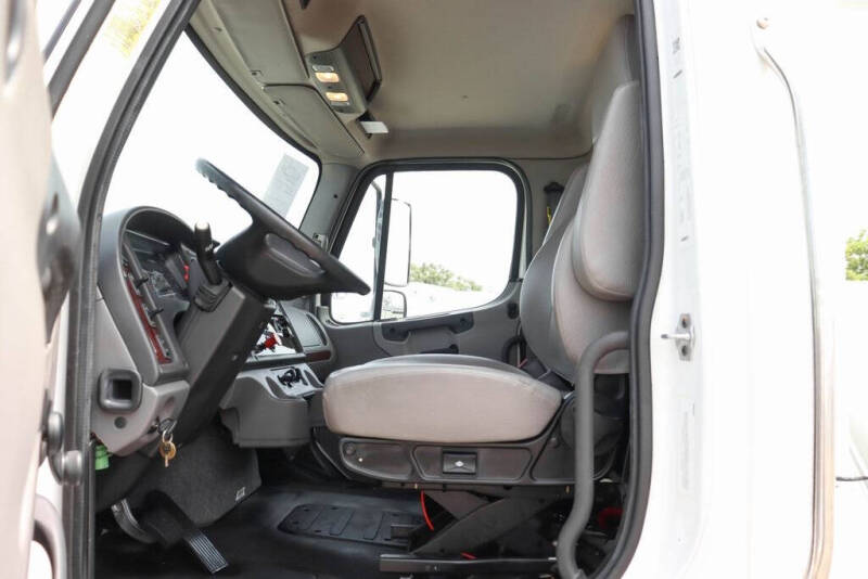 2017 Freightliner M2 106