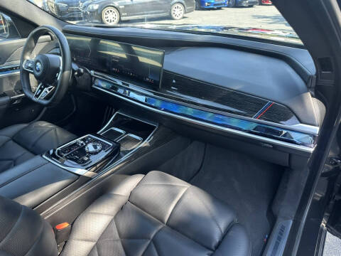 2023 BMW 7 Series 740i