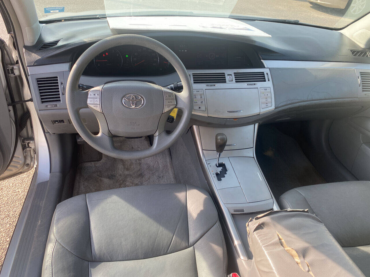 2005 Toyota Avalon XL photo