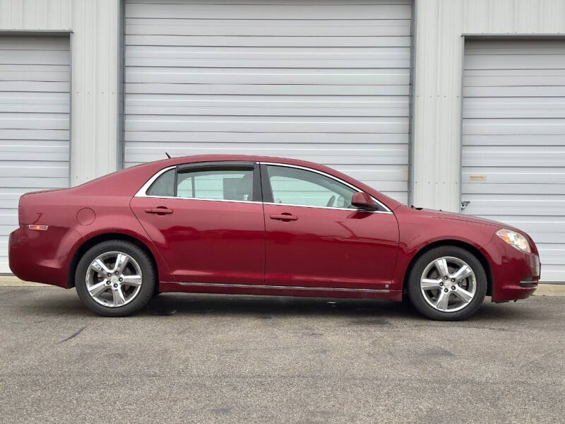 2010 Chevrolet Malibu 2LT photo 4