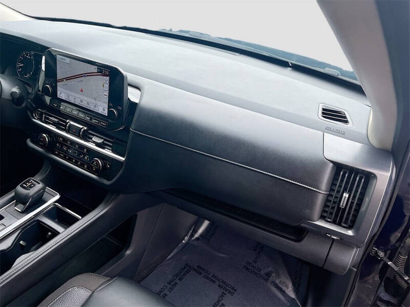 2022 Nissan Pathfinder SL