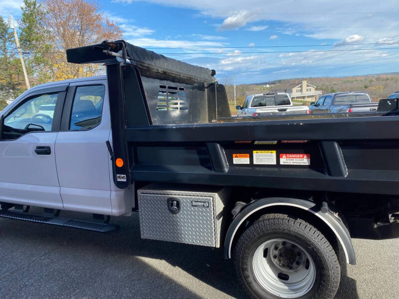 2020 Ford F-350 Super Duty Chassis Cab XL photo 9