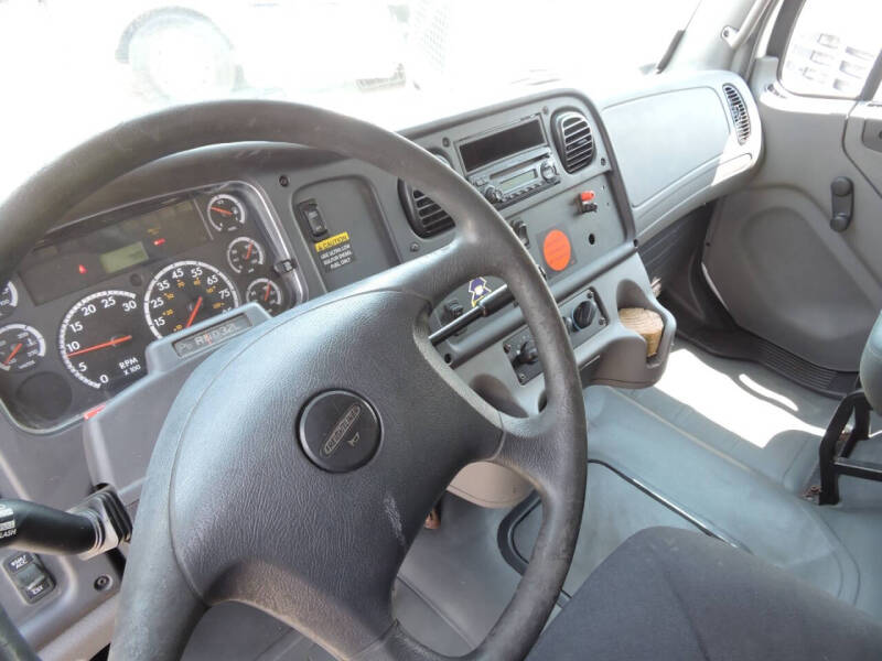 2008 Freightliner M2 106