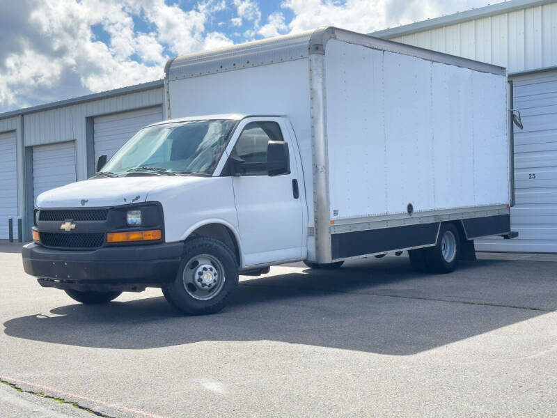 2011 Chevrolet Express G3500 null photo 2