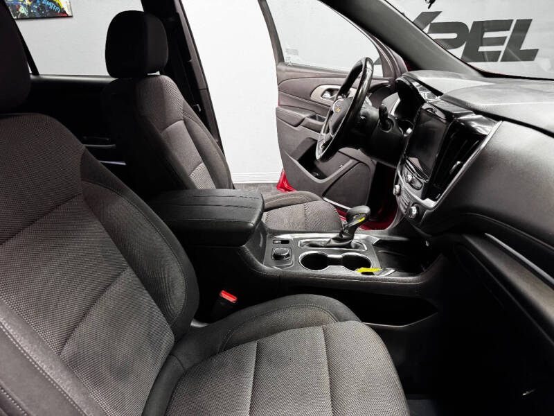 2022 Chevrolet Traverse LT Cloth