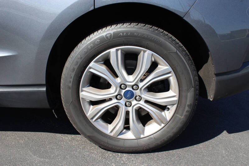 2022 Ford Edge Titanium