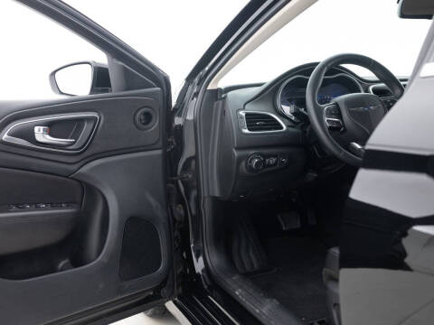 2017 Chrysler 200 Limited Platinum