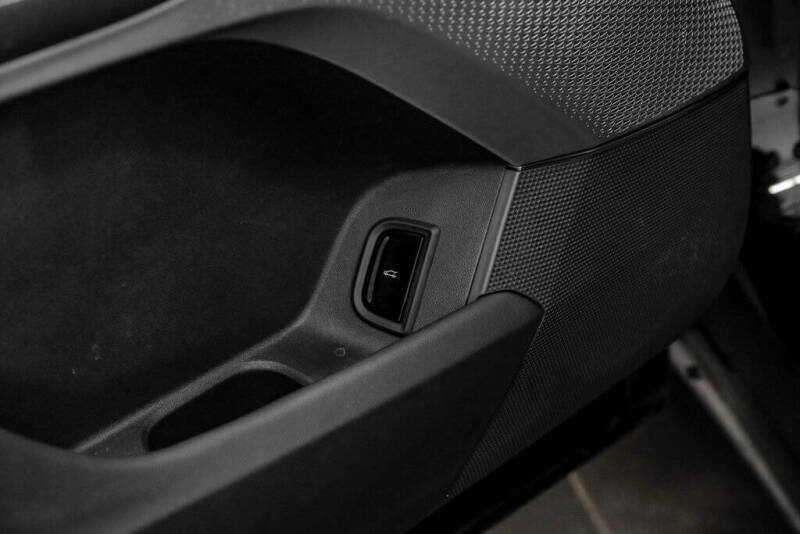 2024 Cadillac LYRIQ Luxury 2