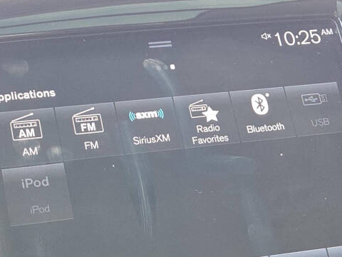 2022 Volvo XC90 T6 Momentum 6-Passenger