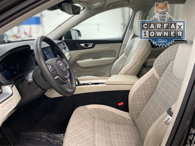 2022 Volvo XC60 B5 Momentum