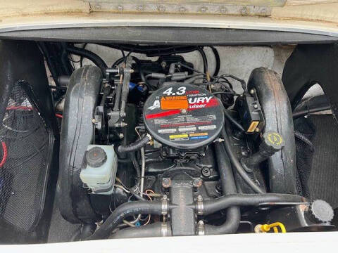 2000 Valiant VIP 18ft