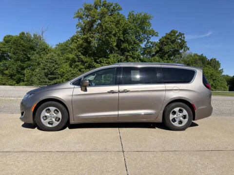 2017 Chrysler Pacifica Touring-L Plus