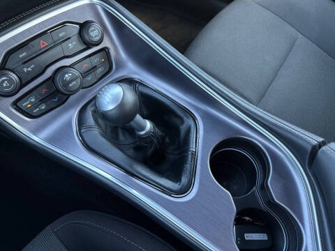 2015 Dodge Challenger R/T Shaker