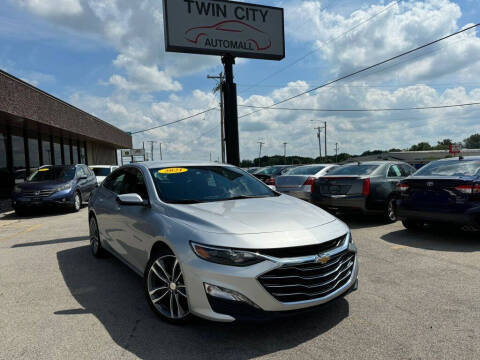 2021 Chevrolet Malibu for sale at TWIN CITY AUTO MALL in Bloomington IL