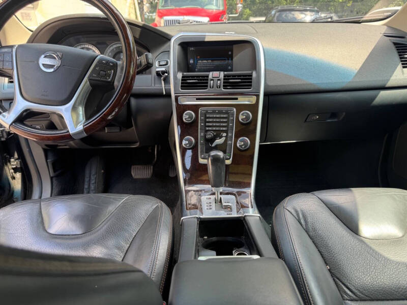 2012 Volvo XC60 T6 R-Design