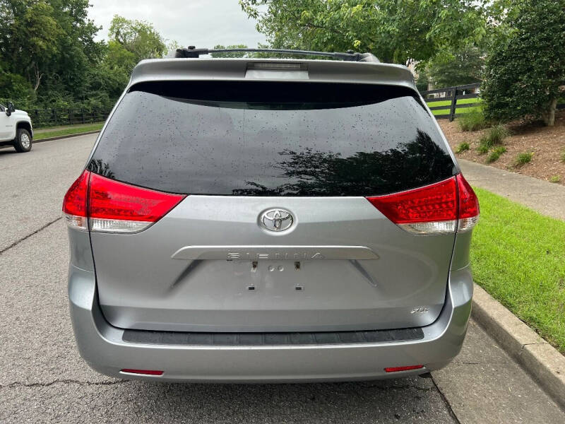 2012 Toyota Sienna XLE 7-Passenger Auto Access Seat