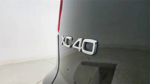 2024 Volvo XC40 B5 Plus Dark Theme