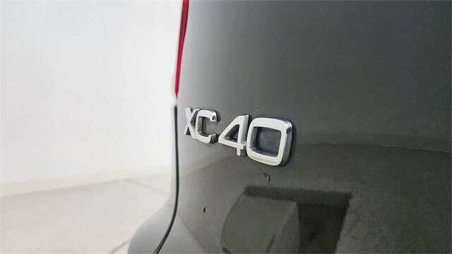 2024 Volvo XC40 B5 Plus Dark Theme