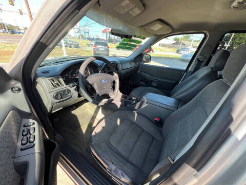 2004 Ford Explorer XLS