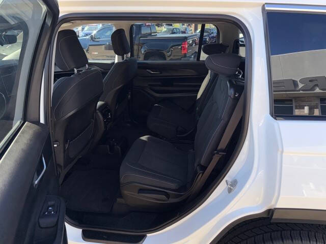 2023 Jeep Grand Cherokee L Laredo