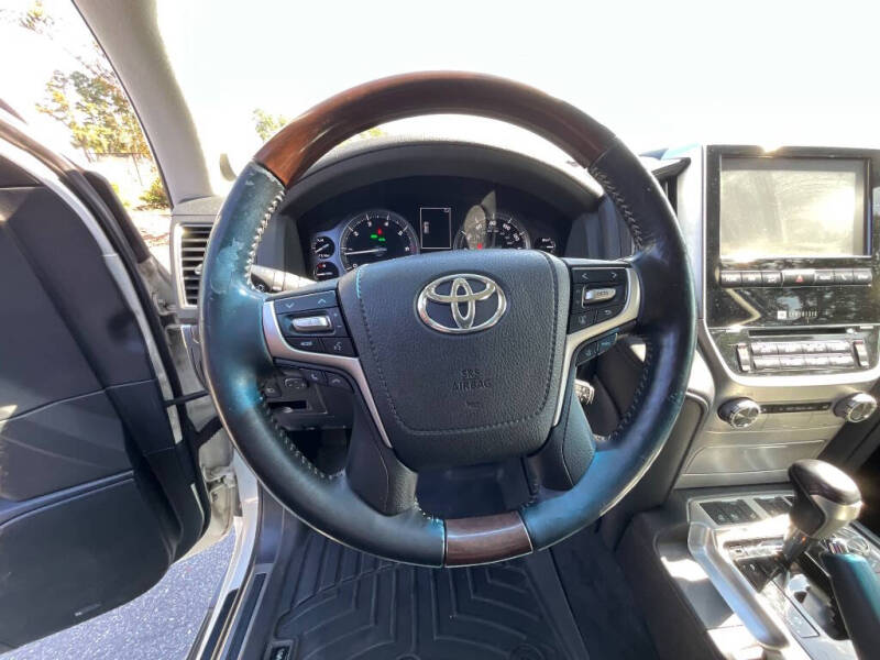 2016 Toyota Land Cruiser