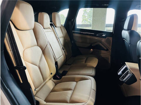 2017 Porsche Cayenne Platinum Edition