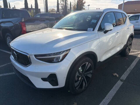 2023 Volvo XC40 B5 Ultimate Bright Theme