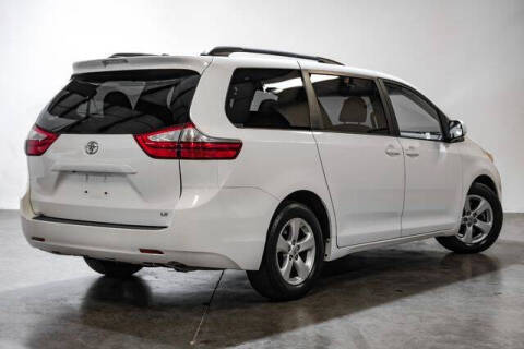 2016 Toyota Sienna LE 8-Passenger