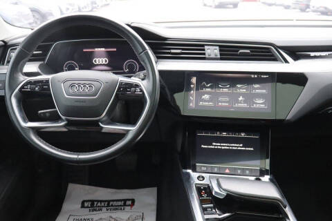 2021 Audi e-tron quattro Premium