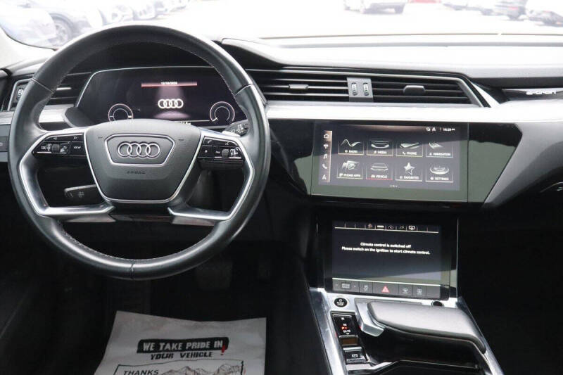 2021 Audi e-tron quattro Premium