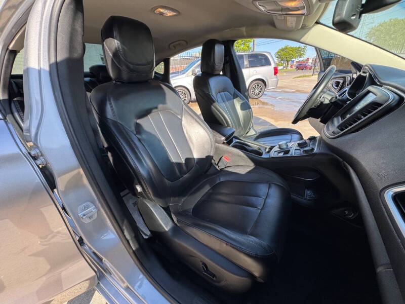2015 Chrysler 200 Limited