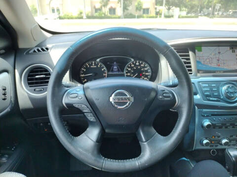 2017 Nissan Pathfinder SL